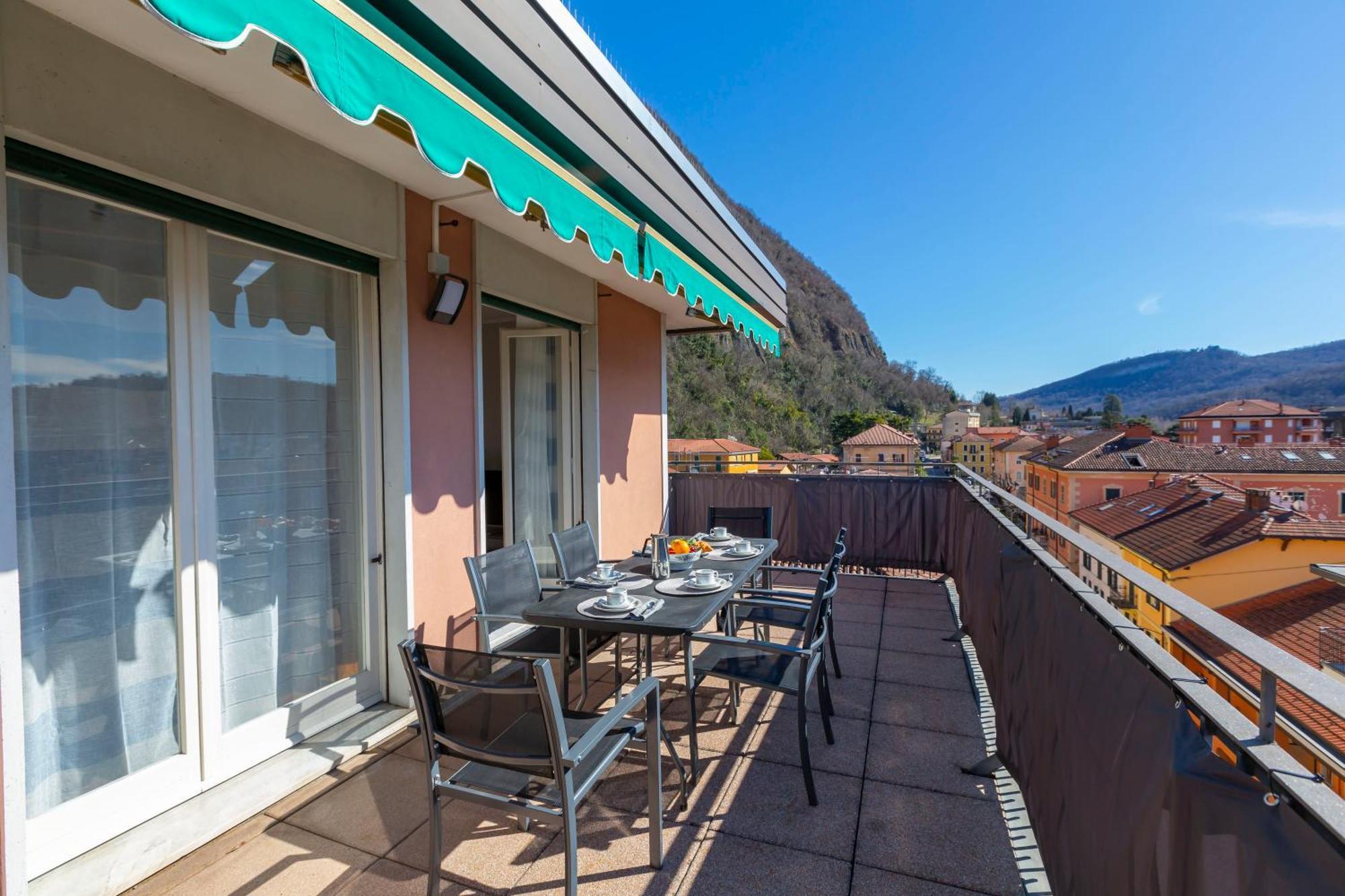 Appartamento Il Golfo Lake View - Happy Rentals Laveno Exterior photo